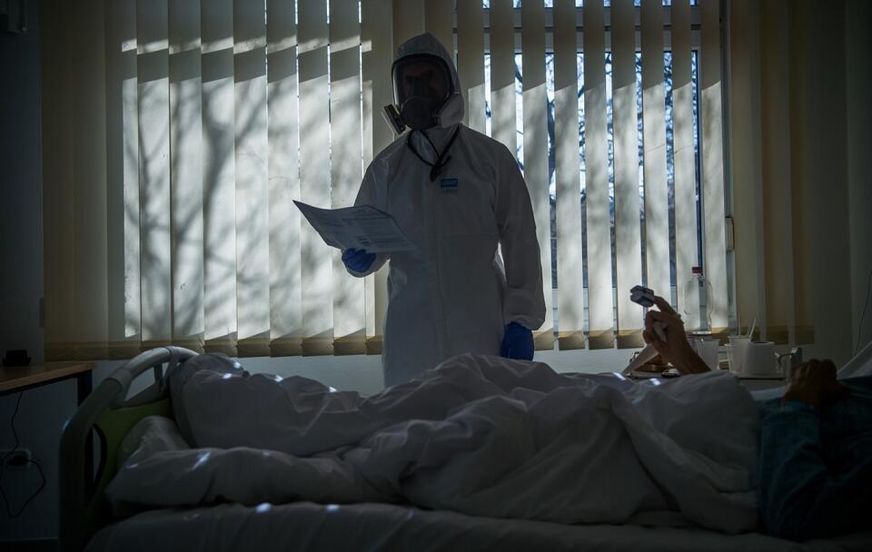 Pandemia koronawirusa (zdjęcie ilustracyjne) / autor: PAP/EPA/ZOLTAN BALOGH