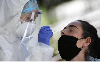 Francja: Po wakacjach czwarta fala pandemii