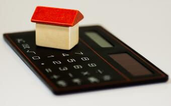 Nowa ustawa o kredycie hipotecznym już obowiązuje: praktyczny koniec pożyczania w walutach