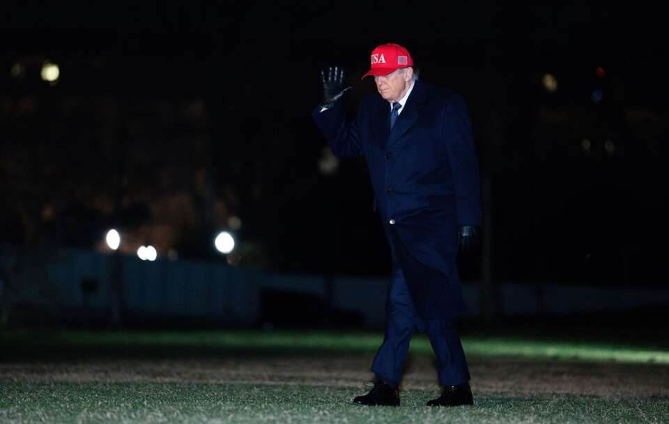 Prezydent USA Donald Trump / autor: PAP/EPA/AARON SCHWARTZ / POOL