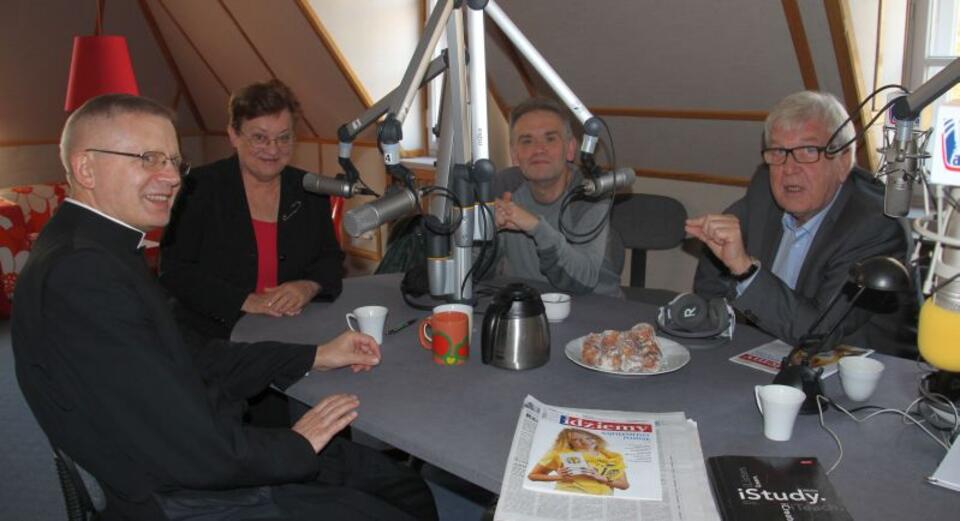 Jedna z poprzednich audycji. Od lewej: Ksiądz Henryk Zieliński, Teresa Bochwic, Piotr Zaremba, Mecenas Marek Markiewicz. Fot. wPolityce.pl