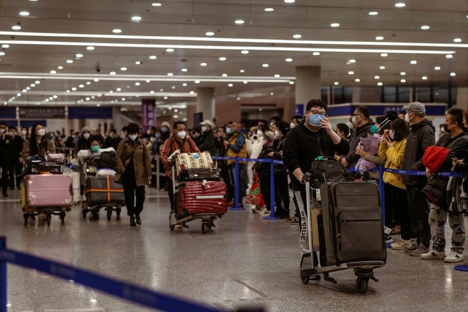 Zapełnione lotnisko w Szanghaju / autor: PAP/EPA