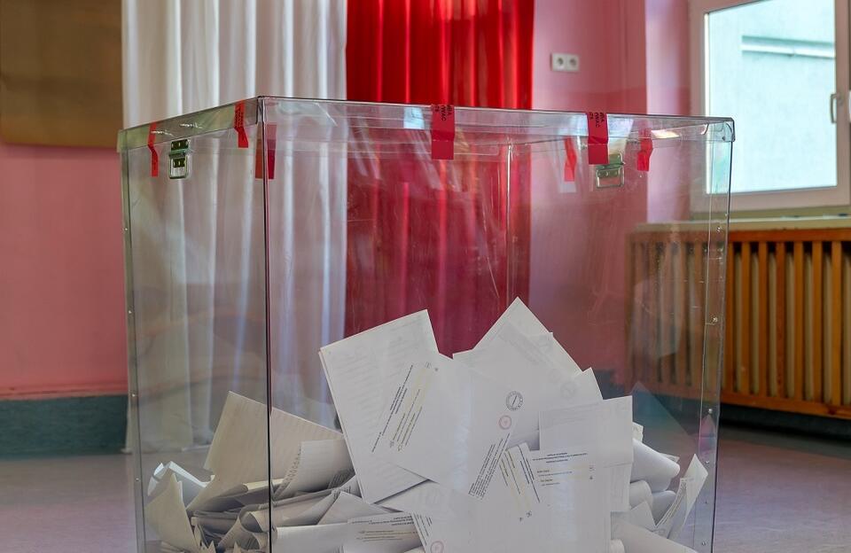 Urna wyborcza / autor: Fratria