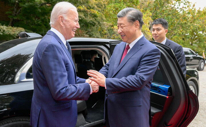 Przywódcy mocarstw Xi Jinping - Joe Biden / autor: PAP