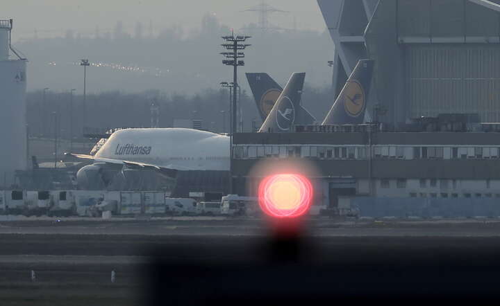 Port lotniczy we Frankfurcie nad Menem, 9 marca 2025 / autor: PAP/EPA/RONALD WITTEK