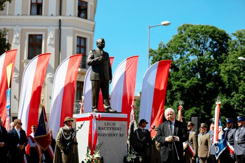 Pomnik Lecha Kaczyńskiego w Tarnowie. / autor: Twitter/PiS