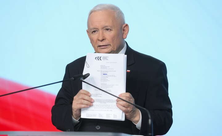 Prezes Prawa i Sprawiedliwości Jarosław Kaczyński podczas konferencji prasowej / autor: PAP/Rafał Guz