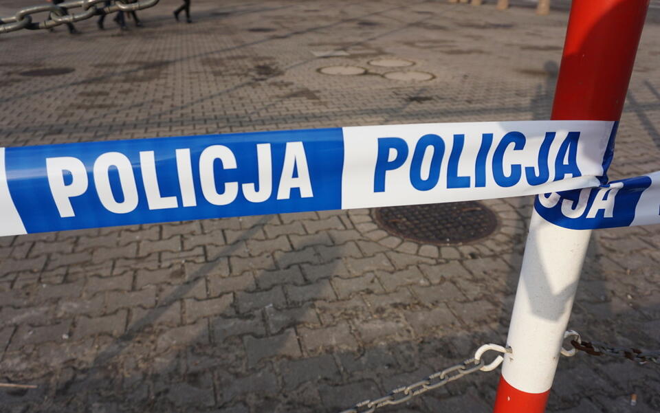Atak nożownika w Warszawie! Policja szuka sprawcy