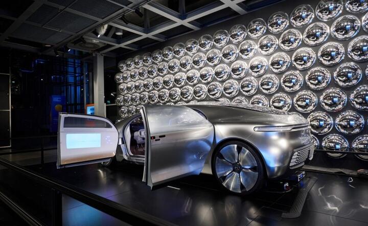 Futurystyczny Mercedes niezmiennie atrakcją w Centrum Nauki Kopernik