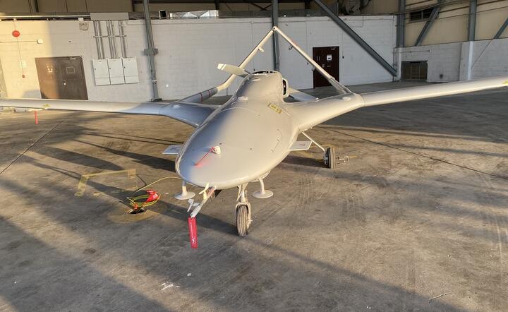 Uderzeniowy dron dalekodystansowy Bayraktar. Takie maszyny są na wyposażeniu sił Ukrainy / autor: Fratria 