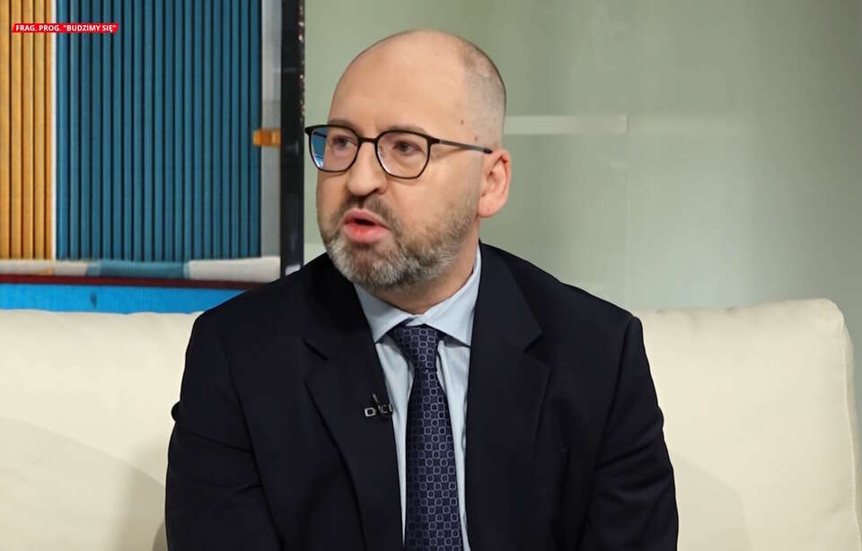 Na zdjęciu europoseł PiS Adam Bielan na antenie Telewizji wPolsce24 / autor: Telewizja wPolsce24