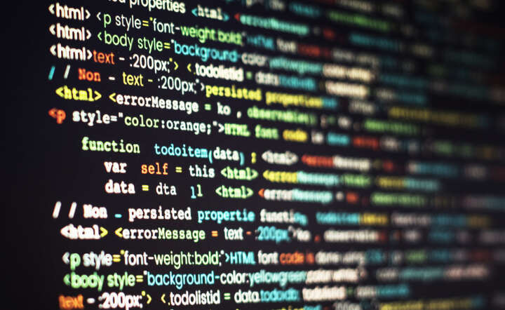 IT bez mitów. Jak Dominik zamienił pracę w fast foodzie na kodowanie i stabilność