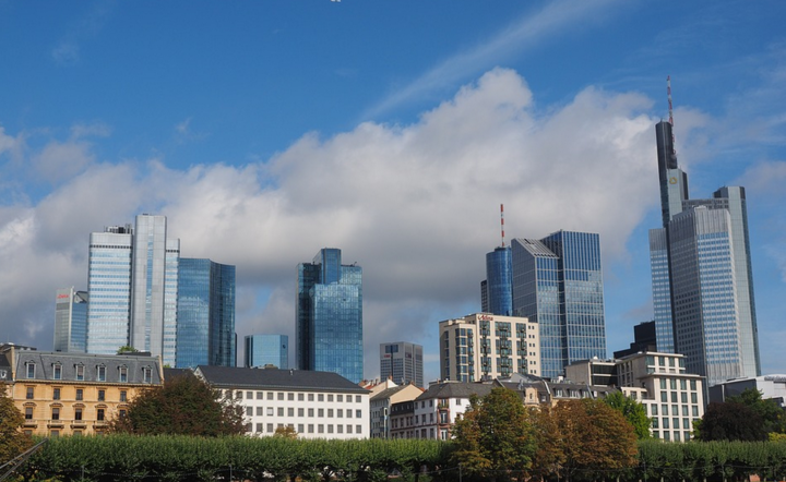 Frankfurt nad Menem, gdzie mieści się siedziba międzynarodowego banku Deutsche Bank  / autor: Pixabay