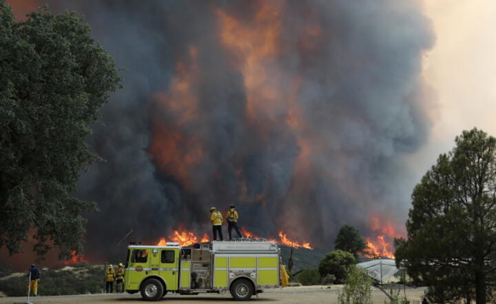 Strażacy walczą z pożarem w okolicach Lakeport (Kalifornia, USA), 31 lipca 2018 / autor: fot. PAP/ EPA/JOHN G. MABANGLO