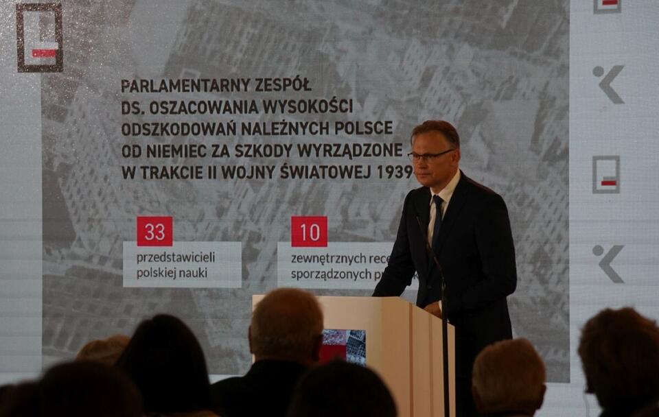Arkadiusz Mularczyk podczas prezentacji raportu dot. reparacji od Niemiec / autor: Fratria