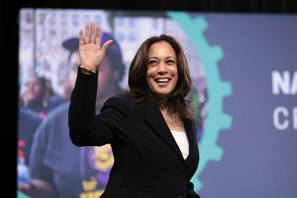 Kamala Harris / autor: Gage Skidmore from Peoria, AZ, United States of America, CC BY-SA 2.0 <https://creativecommons.org/licenses/by-sa/2.0>, via Wikimedia Commons