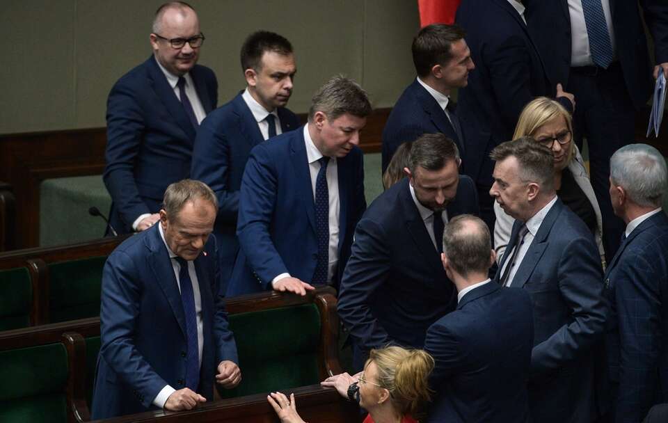 Rząd Donalda Tuska podczas debaty w Sejmie / autor: PAP/Marcin Obara