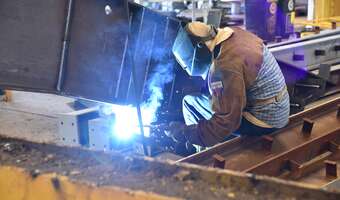 W firmach coraz mniej etatów i chęci do podwyżek płac