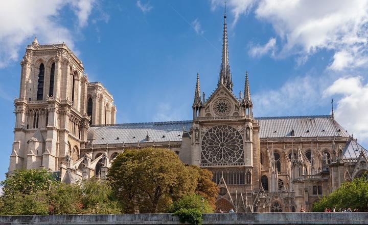 Francja, Rada Stanu zablokowała limit 30 osób w kościołach