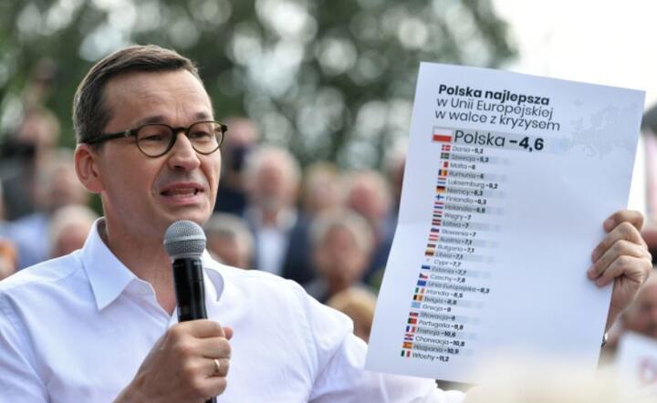 Premier Mateusz Morawiecki podczas spotkania z mieszkańcami w Jędrzejowie, / autor: PAP/Wojtek Jargiło