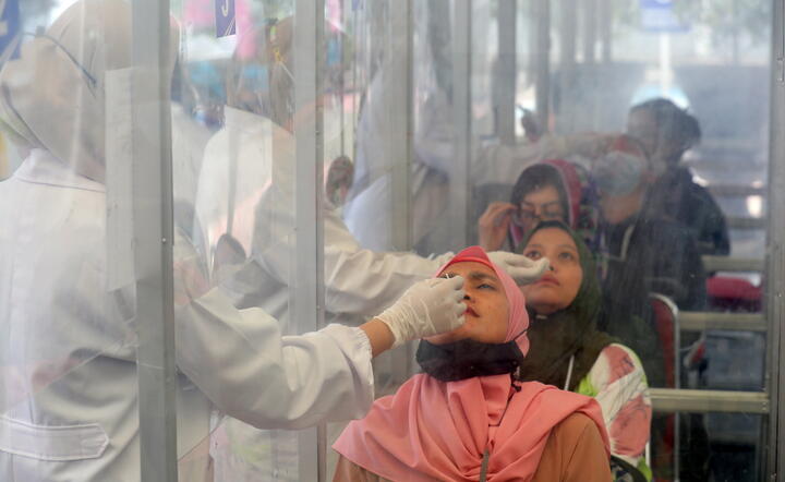 Zdjęcie ilustracyjne/Testy w Indonezji / autor: PAP/EPA/BAGUS INDAHONO
