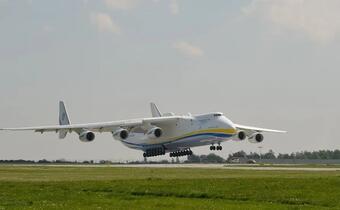 Największy samolot świata przywiezie pomoc dla Polski