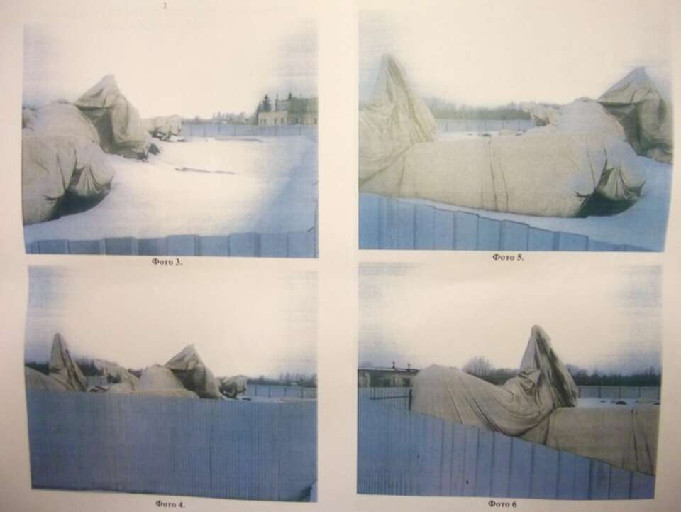 Fotografie zabezpieczenia wraku TU-154M "zabezpieczonego" przed zimą 2011/12 przekazane polskiej prokuraturze przez stronę rosyjską