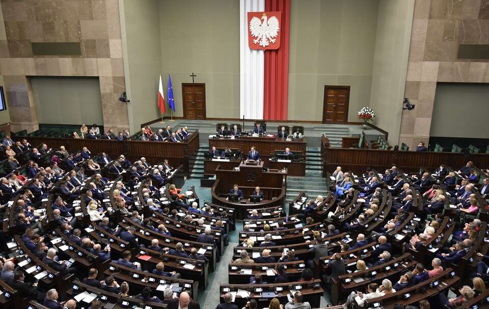 SONDAŻ. Kto jest liderem polskiej prawicy? Braun daleko w ty
