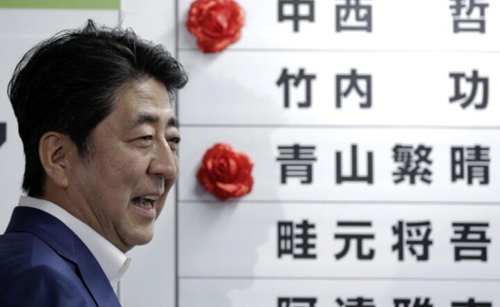 Premier Japonii Shinzo Abe, fot. PAP/EPA/KIYOSHI OTA