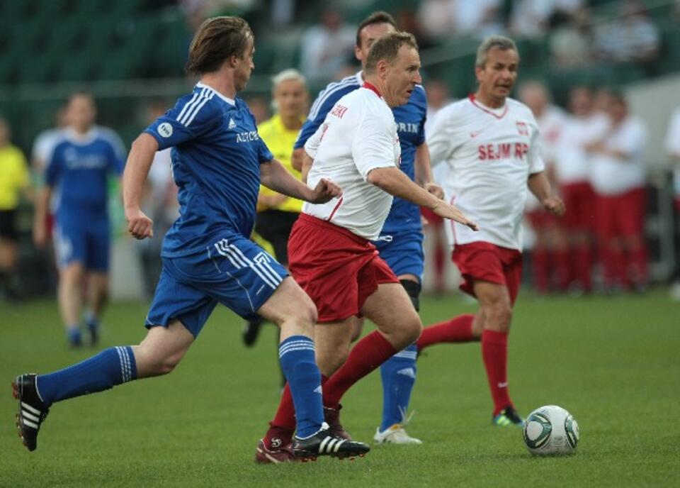 Jacek Kurski podczas wczorajszego meczu TVN - politycy, PAP