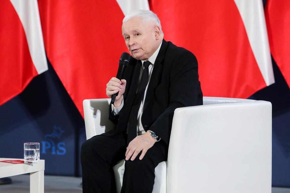 Prezes Prawa i Sprawiedliwości Jarosław Kaczyński podczas spotkania z mieszkańcami Suwałk / autor: PAP/Artur Reszko
