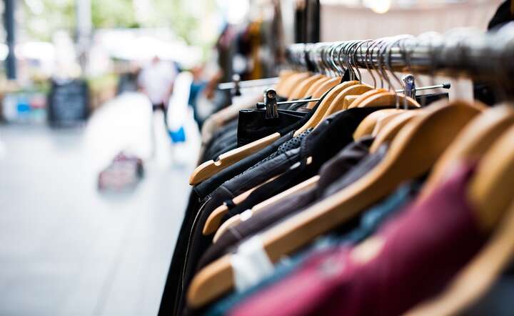 Sprzedaż odzieży nadal wygląda bardzo słabo w statystykach / autor: Pixabay