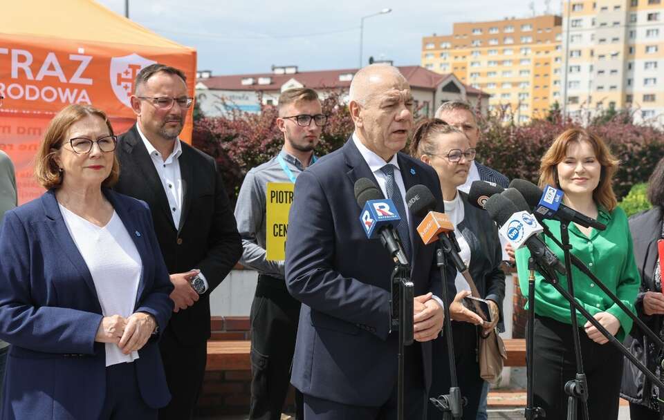 Posłowie PiS  / autor: PAP/Marian Zubrzycki