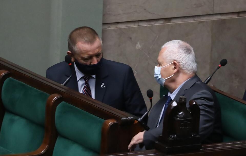 Prezes NIK Marian Banaś i prezes NBP Adam Glapiński na sali obrad Sejmu w Warszawie / autor: PAP/Tomasz Gzell