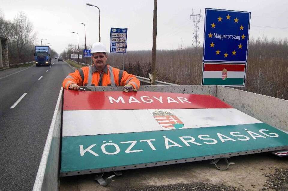 Repubplika Węgierska z końcem ub.r. zmieniła nazwę na po prostu WĘGRY. Fot. PAP/EPA