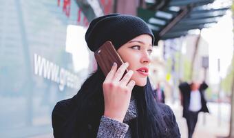 EY: Brak roamingu operatorzy odbiją sobie w podwyżkach abonamentu