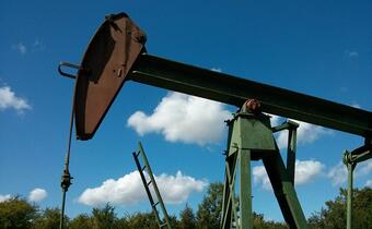 Zwyżki na rynku ropy tracą tempo, pojawiają się zagrożenia