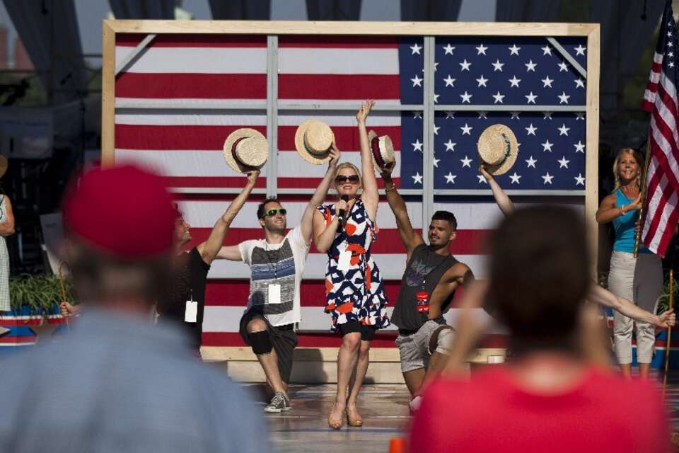 Aktorka Megan Hilty ćwiczy przed występem z okazji Dnia Niepodległości. PAP/EPA
