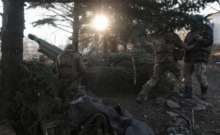 Ukrainian brigade fires OTO-Melara Mod 56 in Donetsk / autor: PAP/EPA/VITALII NOSACH