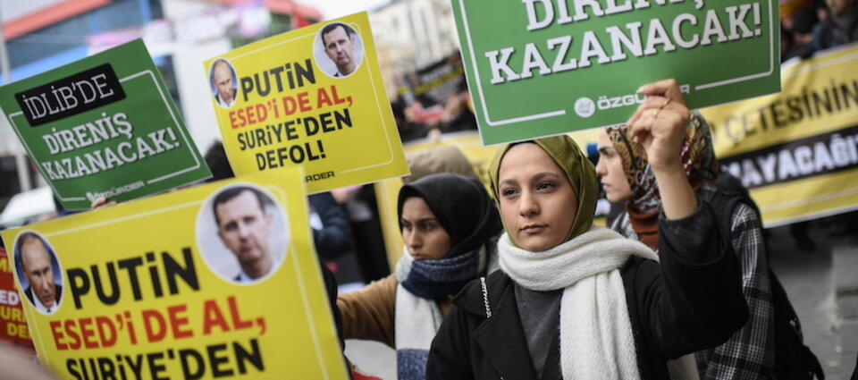 Protest pod konsulatem rosyjskim w Stambule, 29 lutego 2020. / autor: PAP/EPA/Akin Celiktas