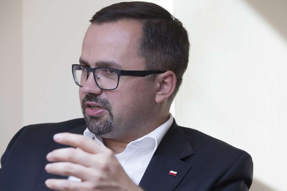 Marcin Horała (PiS) był gościem w programie „Kontra” Tadeusza Płużańskiego na antenie Telewizji wPolsce24 / autor: Fratria