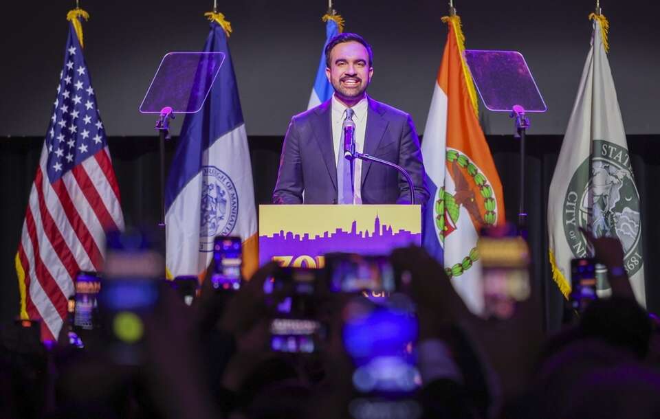 Szeryf z Florydy  zwrócił się do funkcjonariuszy nowojorskiej policji i mieszkańców Nowego Jorku z propozycją opuszczenia miasta  po zwycięstwo Mamdaniego / autor: EPA/SARAH YENESEL Dostawca: PAP/EPA.