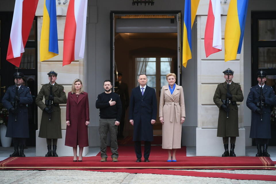 Wołodymyr Zełenski oficjalnie powitany w Pałacu Prezydenckim / autor: PAP/Marcin Obara