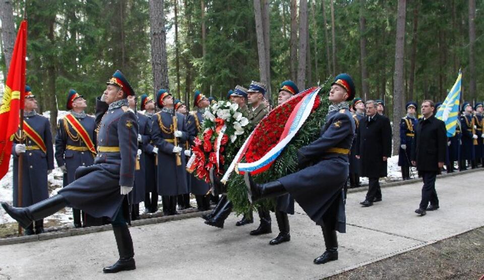 Prezydenci Polski i Rosji podczas obchodów rocznicy smoleńskiej