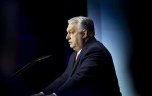 Zdjęcie udostępnione przez Biuro Prasowe Premiera Węgier przedstawia premiera Węgier i lidera rządzącej partii Fidesz Viktora Orbana wygłaszającego przemówienie podczas wydarzenia Fidesz-KDNP / autor: PAP/EPA/ZOLTAN FISCHER / HUNGARIAN PM PRESS OFFICE HANDOUT