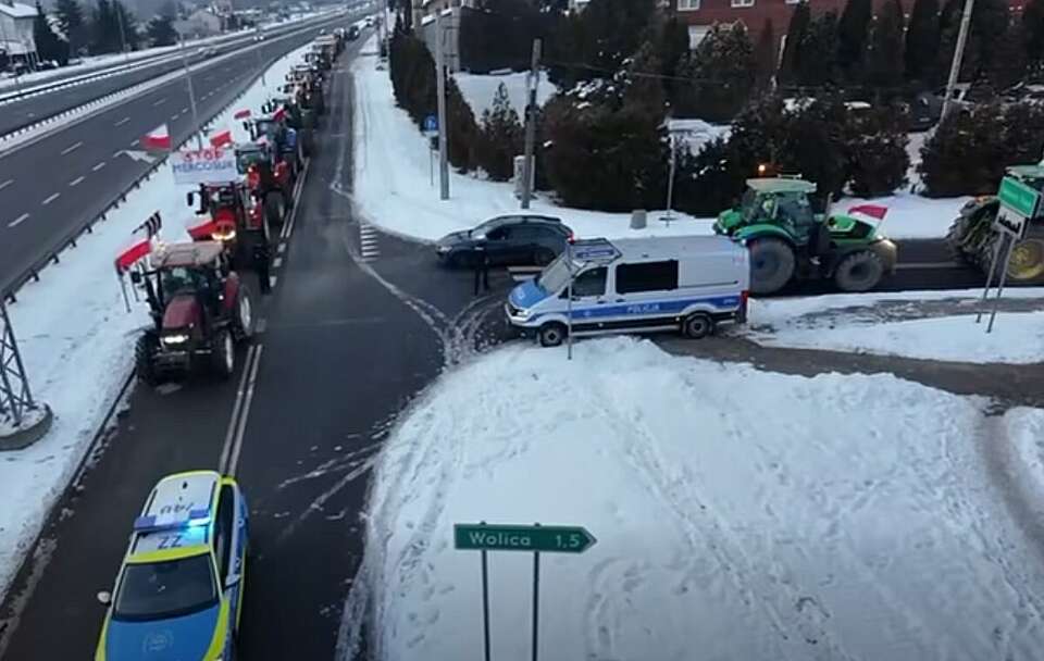 Policja blokuje ciągniki zmierzające do centrum stolicy / autor: FB/OOPR
