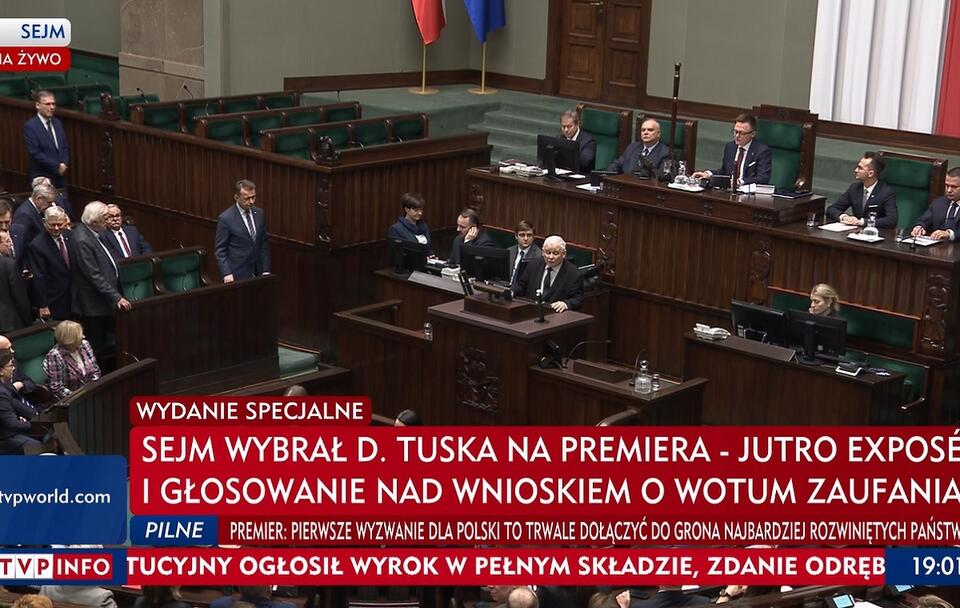 Jarosław Kaczyński przemawia z mównicy sejmowej / autor: wPolityce.pl/TVP Info (screenshot)