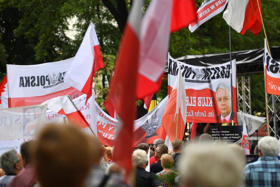 Manifestacja Klubów Gazety Polskiej przed TK / autor: PAP/Piotr Nowak