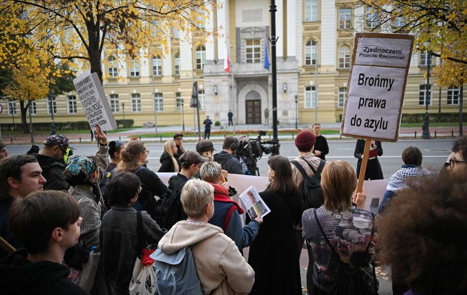 Protest przed siedzibą Kancelarii Prezesa Rady Ministrów w Warszawie / autor: PAP/Marcin Obara