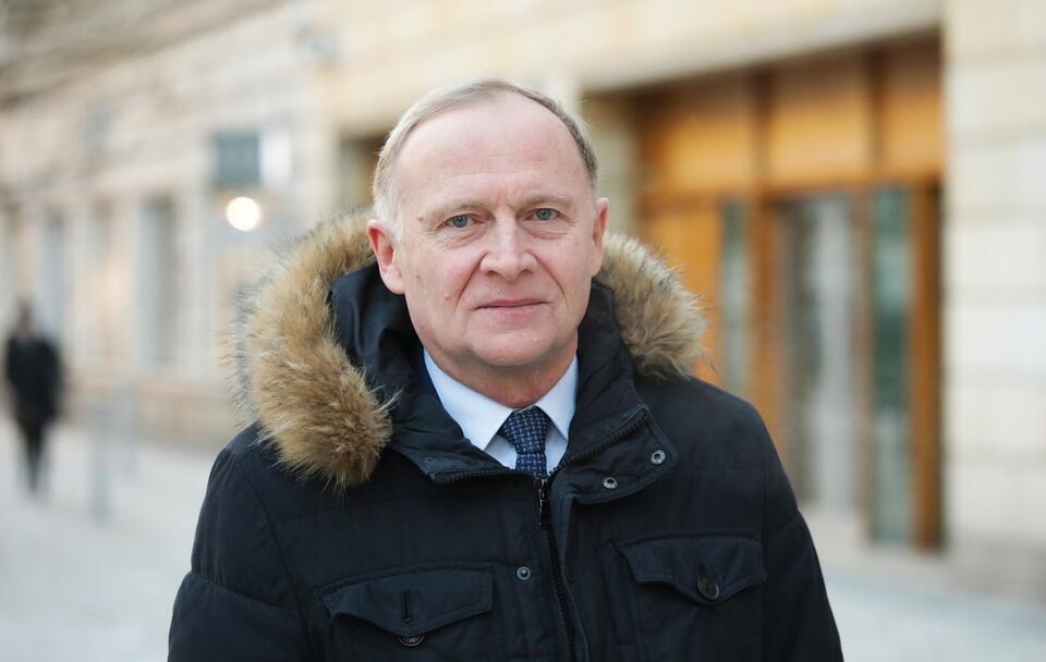 Wiceszef MSWiA Czesław Mroczek / autor: PAP/Tomasz Gzell
